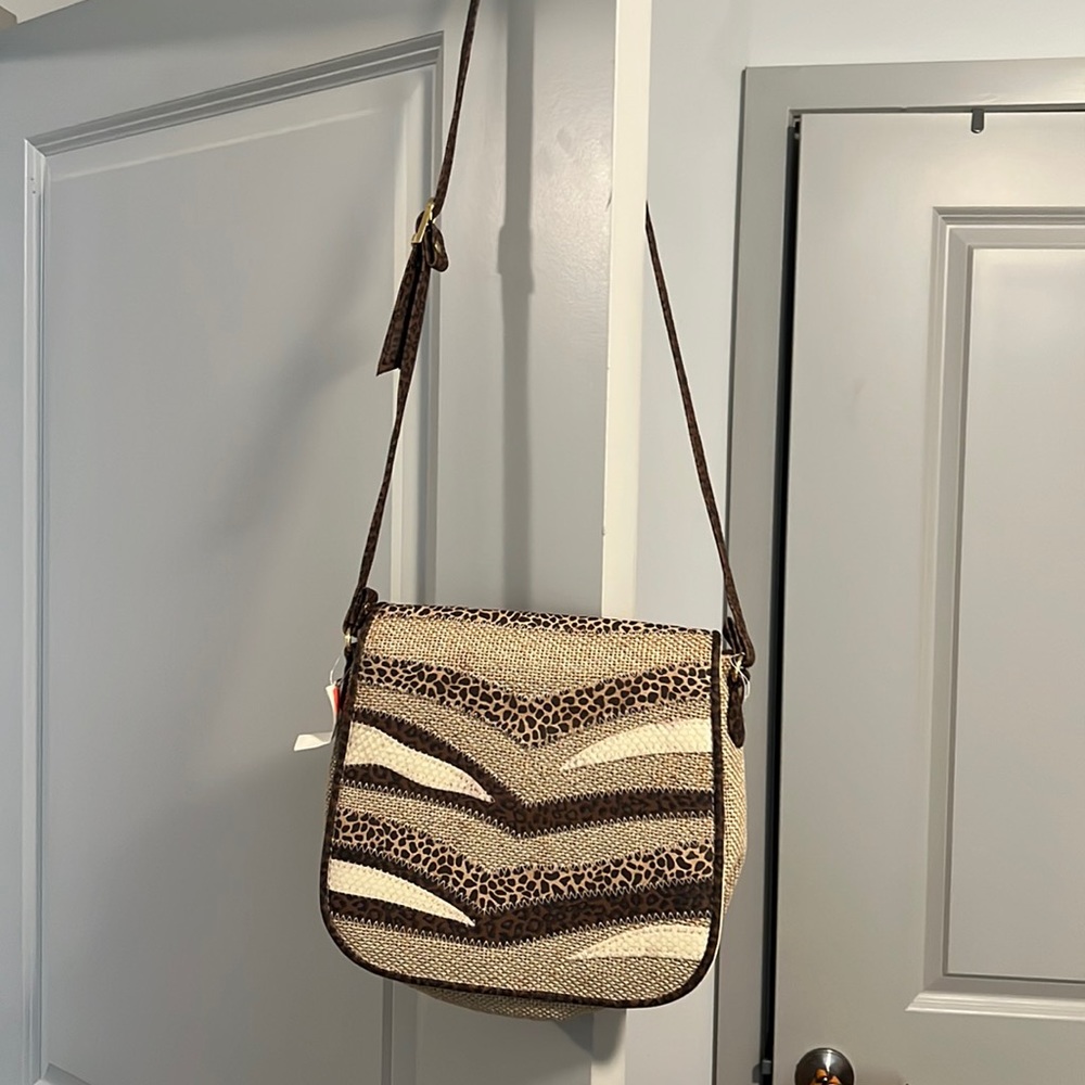 Beautiful Vintage satchel, great everyday bag, not to small!